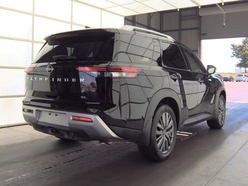 Certified 2025 Nissan Pathfinder SL w/ SL Premium Package FWD image 10