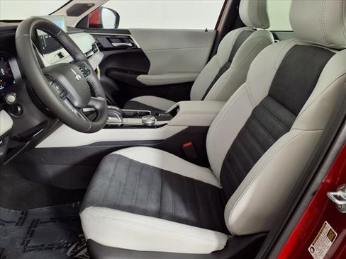 New 2025 Mitsubishi Outlander SE image 20