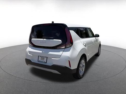 Used 2025 Kia Soul LX w/ LX Technology Package FWD image 15