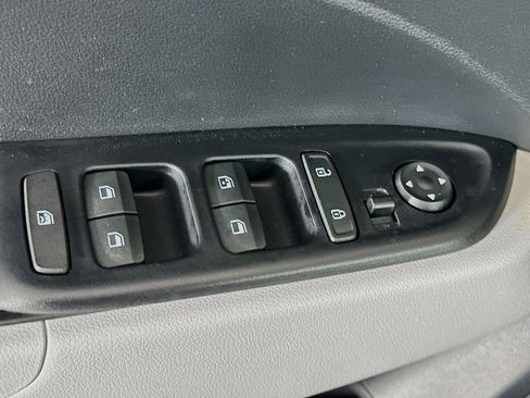Used 2023 Hyundai Venue SEL FWD image 15