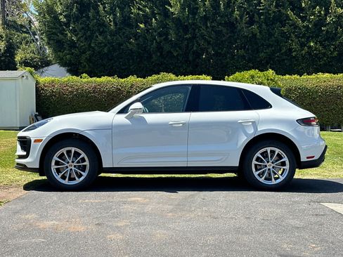 New 2026 Porsche Macan AWD/4WD image 2