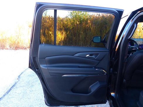 Used 2024 Chevrolet Traverse LT w/ Midnight/Sport Edition image 38