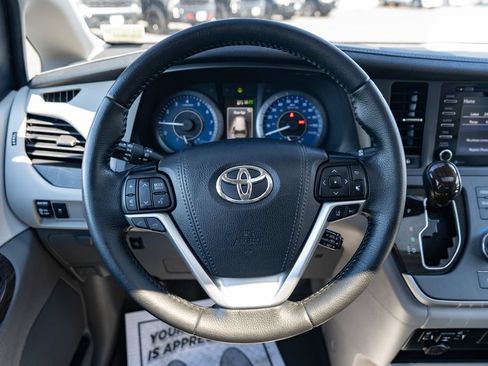 Used 2020 Toyota Sienna XLE FWD image 15