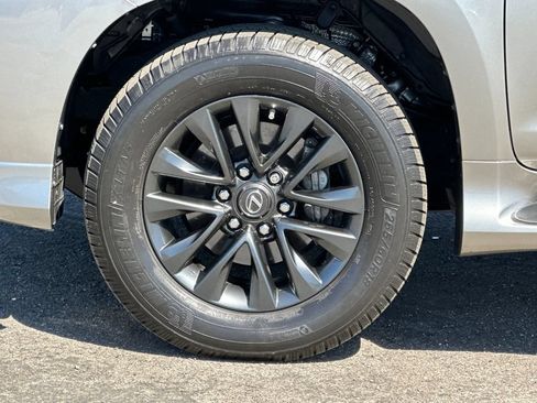 Used 2022 Lexus GX 460 Premium w/ Premium Package AWD/4WD image 25