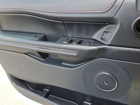 Used 2022 Ford Expedition Limited AWD/4WD image 11