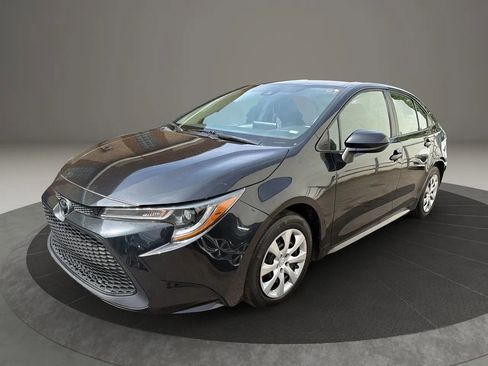 Used 2021 Toyota Corolla LE FWD image 1