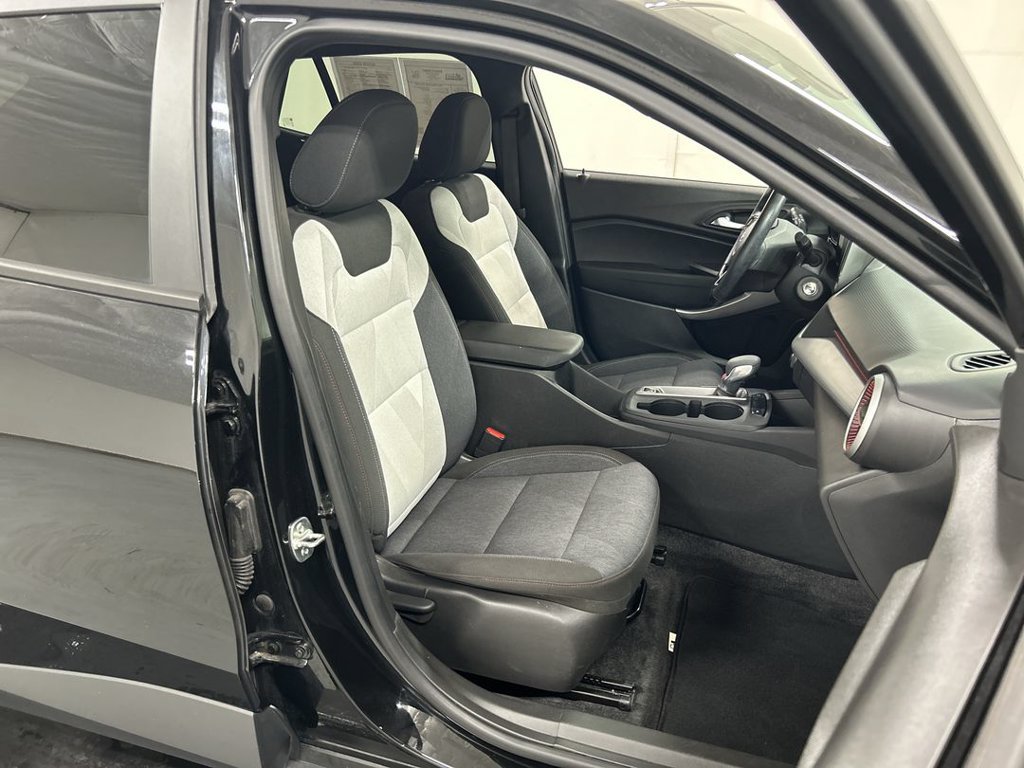 Certified 2024 Chevrolet Trax RS w/ Driver Confidence Package FWD image 22