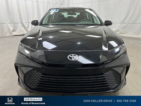 Used 2025 Toyota Camry LE image 3