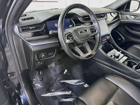 Used 2023 Jeep Grand Cherokee Overland w/ Adv Protech Group III AWD/4WD image 18