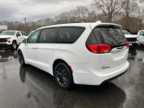 Used 2020 Chrysler Pacifica Touring-L w/ Advanced Safetytec Group image 10