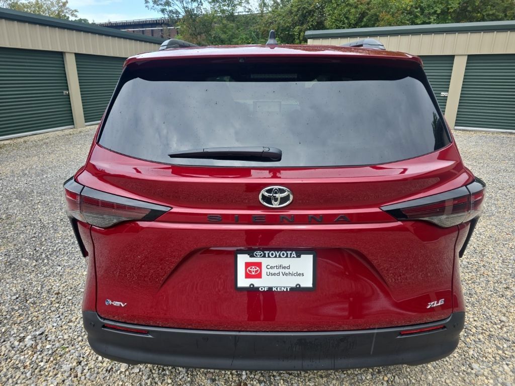 Certified 2026 Toyota Sienna XLE FWD image 5