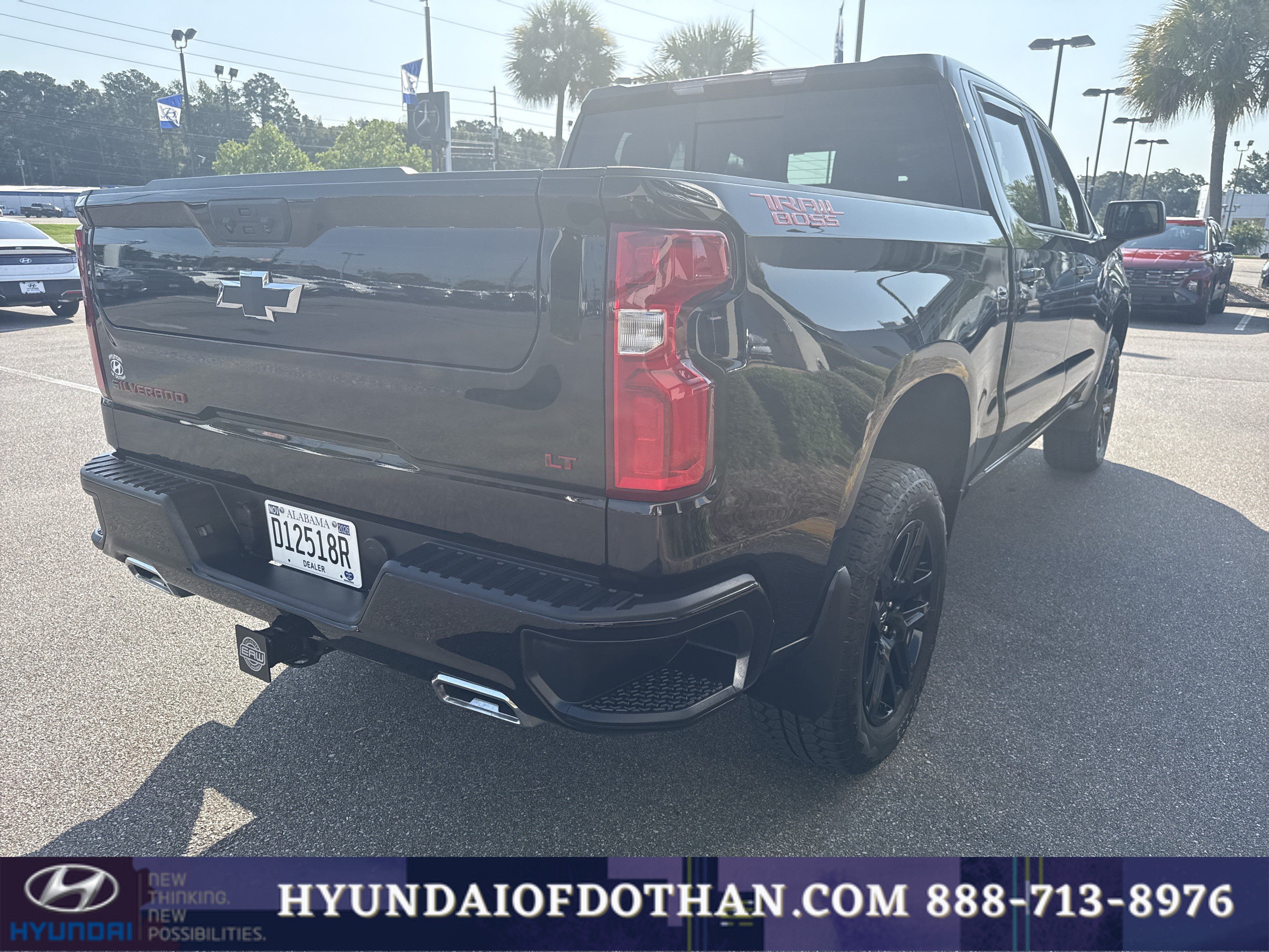 Used 2025 Chevrolet Silverado 1500 LT Trail Boss w/ Convenience Package II AWD/4WD image 4