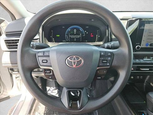 Used 2025 Toyota Camry LE FWD image 13