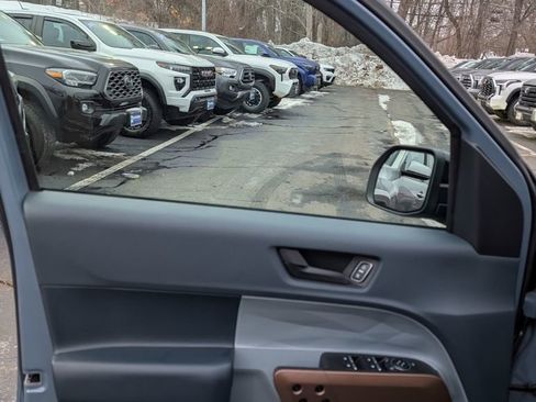 Used 2024 Ford Maverick Lariat image 13