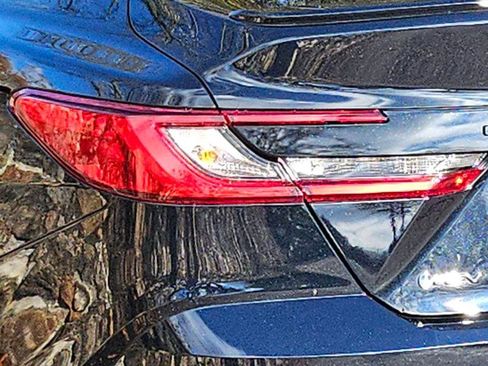 Used 2025 Toyota Camry SE w/ Multimedia Upgrade Package image 20