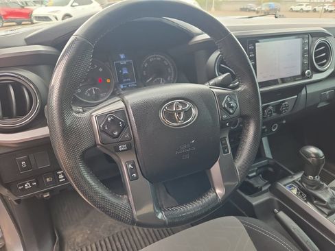 Used 2020 Toyota Tacoma TRD Off-Road w/ Technology Package AWD/4WD image 14