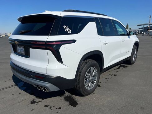 Used 2026 Chevrolet Traverse LT w/ LPO, Floor Liner Package FWD image 4