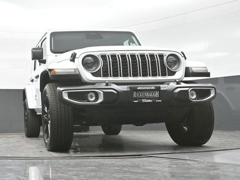 Used 2025 Jeep Wrangler Unlimited Sahara w/ Safety Group AWD/4WD image 23