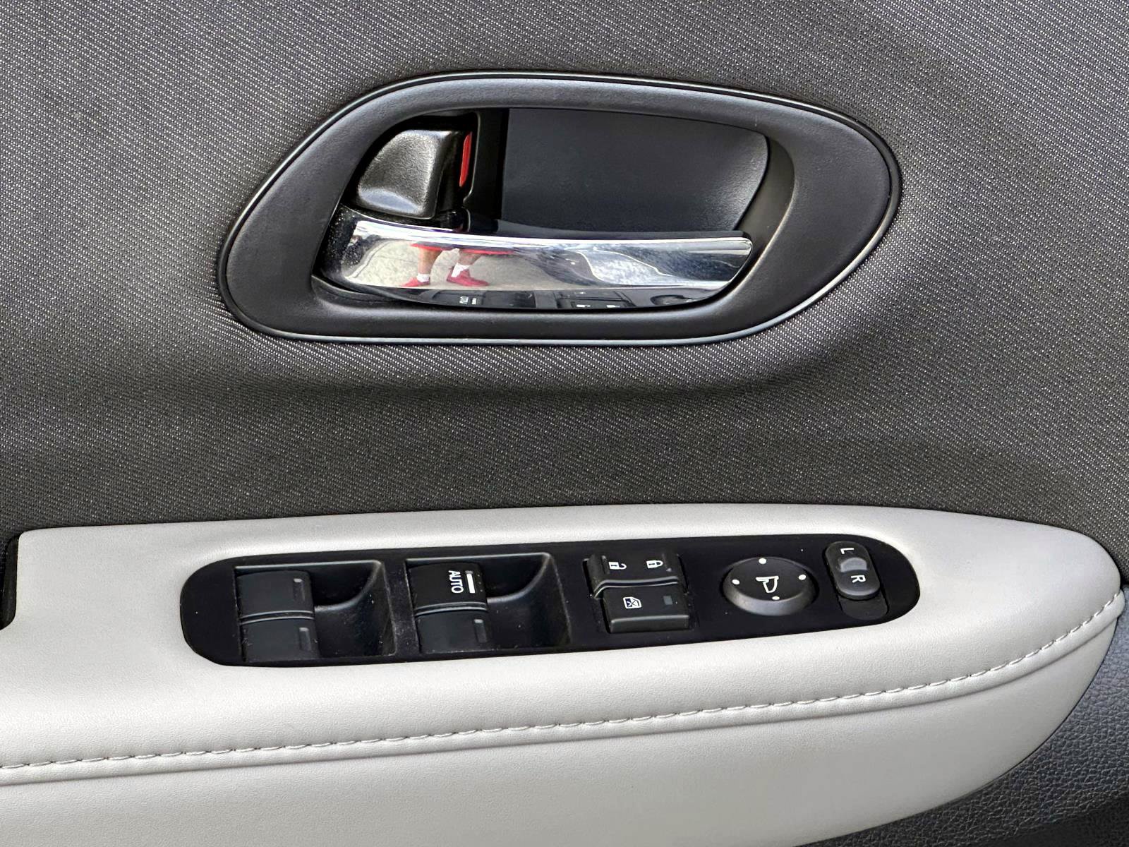 Used 2019 Honda HR-V LX image 9