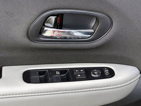 Used 2019 Honda HR-V LX image 9
