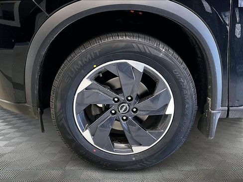 Used 2023 Nissan Rogue SV image 25