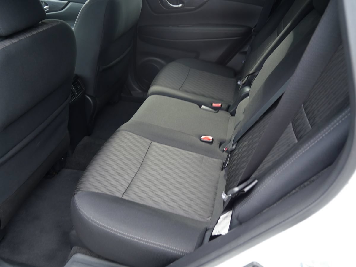 Used 2018 Nissan Rogue SV w/ Premium Package AWD/4WD image 19