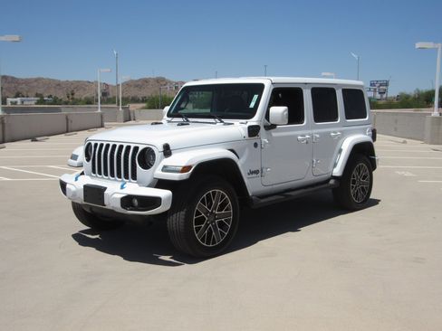 Used 2023 Jeep Wrangler Unlimited Sahara AWD/4WD image 1