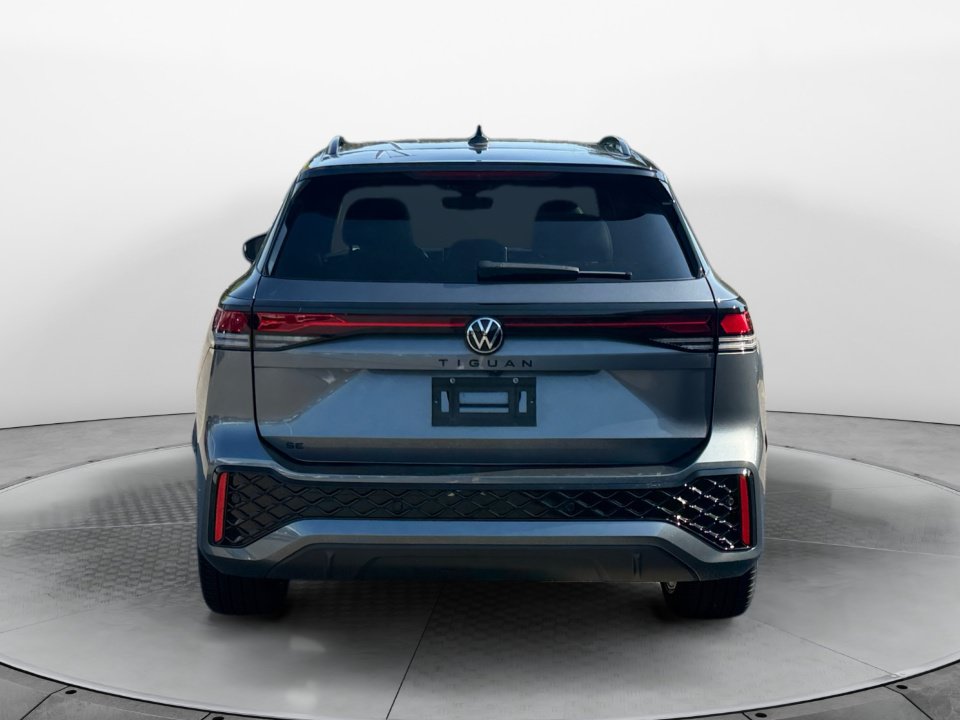 Certified 2026 Volkswagen Tiguan SE R-Line FWD image 6