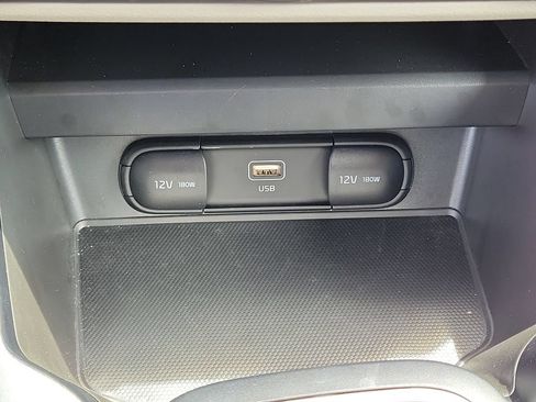 Used 2025 Kia Soul LX w/ LX Technology Package FWD image 24