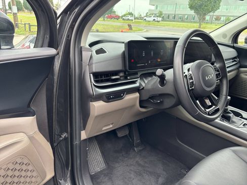 Used 2026 Kia Carnival FWD image 38
