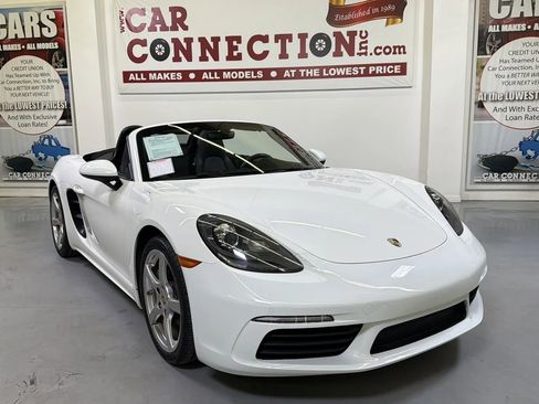 Used 2018 Porsche 718 Boxster RWD image 4