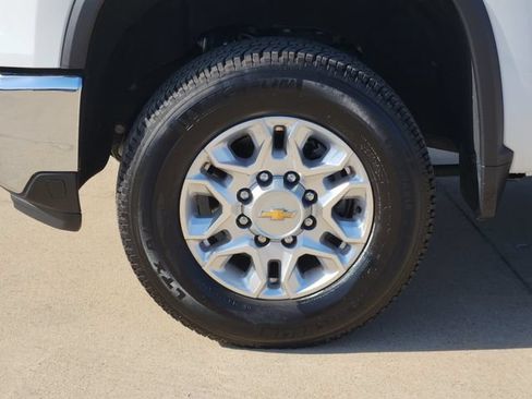 Used 2024 Chevrolet Silverado 2500 LT w/ Convenience Package RWD image 17