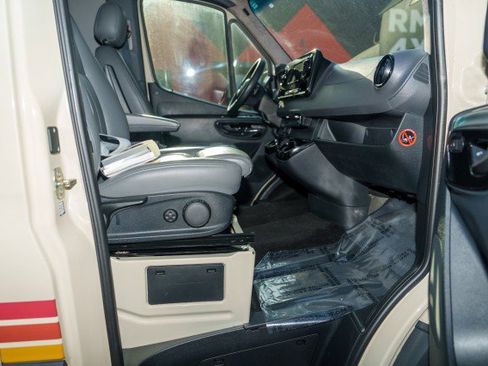 Used 2020 Mercedes-Benz Sprinter 2500 w/ Driver Convenience Package image 20