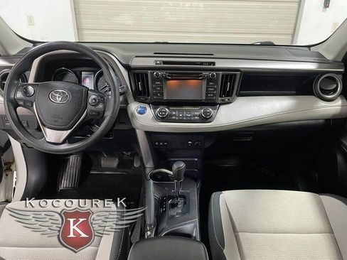 Used 2018 Toyota RAV4 LE image 13
