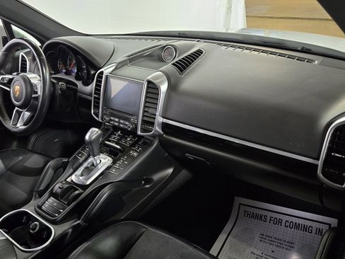 Used 2018 Porsche Cayenne Platinum Edition image 32