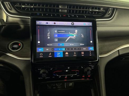 Used 2024 Jeep Grand Cherokee Limited 4xe AWD/4WD image 18