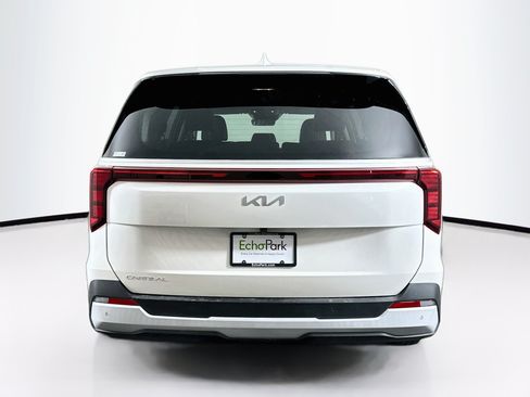 Used 2026 Kia Carnival FWD image 7