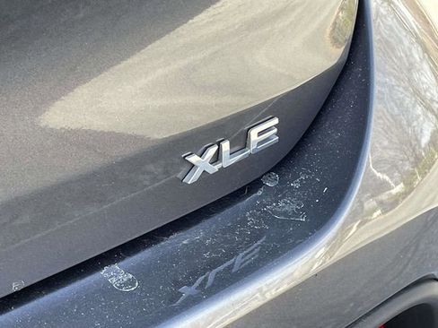 Used 2024 Toyota Highlander XLE image 12