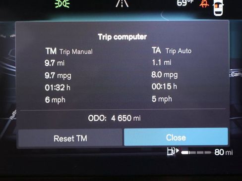 Used 2025 Volvo XC40 B5 Ultra w/ Climate Package image 17