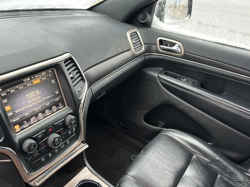 Used 2017 Jeep Grand Cherokee Limited image 36