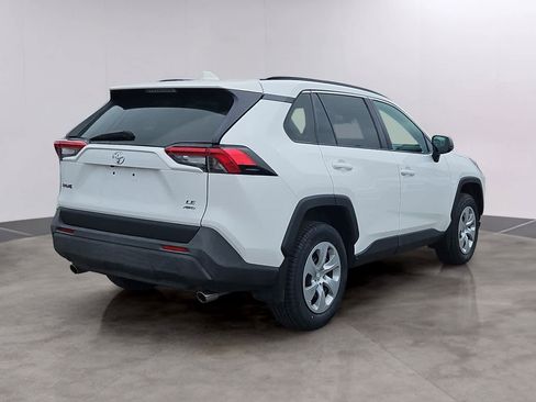 Used 2019 Toyota RAV4 LE w/ Carpet Mat Package image 4