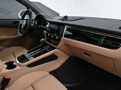 New 2026 Porsche Macan image 14