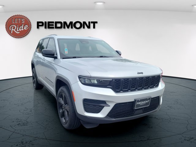 Certified 2023 Jeep Grand Cherokee Altitude AWD/4WD image 3
