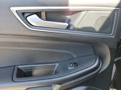 Used 2024 Ford Edge Titanium image 25