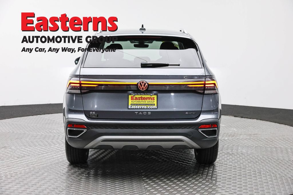 Used 2025 Volkswagen Taos SE AWD/4WD image 8