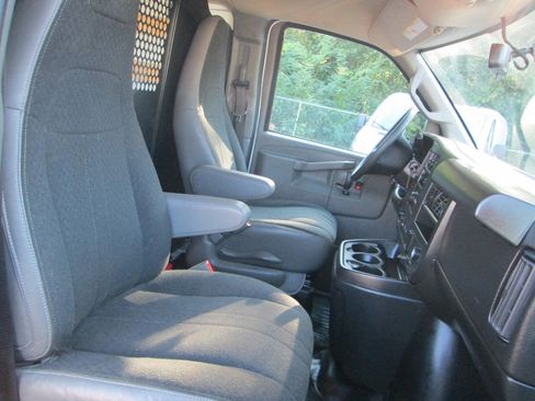 Used 2023 GMC Savana 2500 w/ Driver Convenience Package image 8