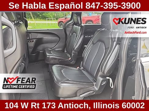Used 2025 Chrysler Pacifica Select FWD image 36