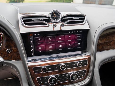 Used 2022 Bentley Bentayga Speed image 28