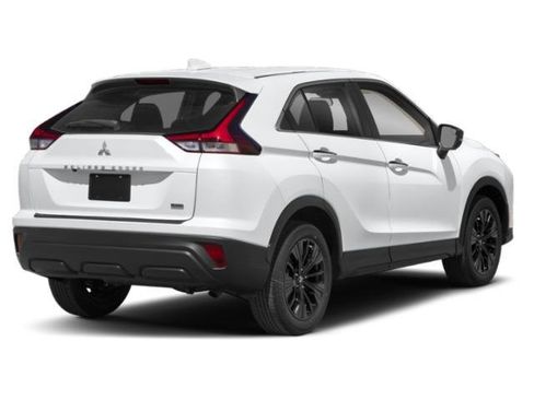 Used 2022 Mitsubishi Eclipse Cross LE image 2