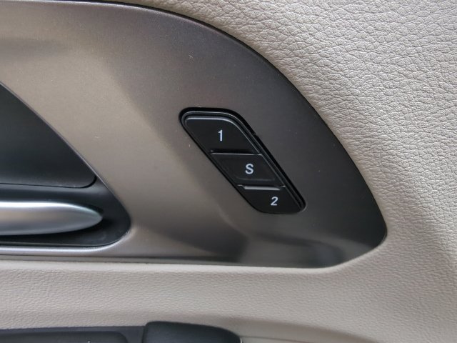 Used 2023 Chrysler Pacifica Touring-L FWD image 14